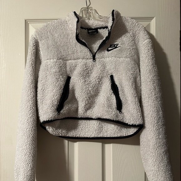 White fuzzy crop hoodie. Size XS - Picture 1 of 2